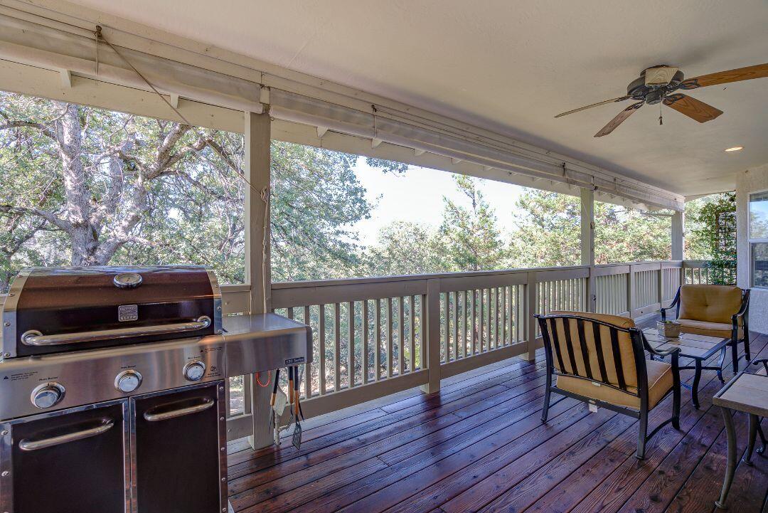 380 Franciscan Trail Redding, CA 96003 - Photo 41 of 78 Covered Back deck