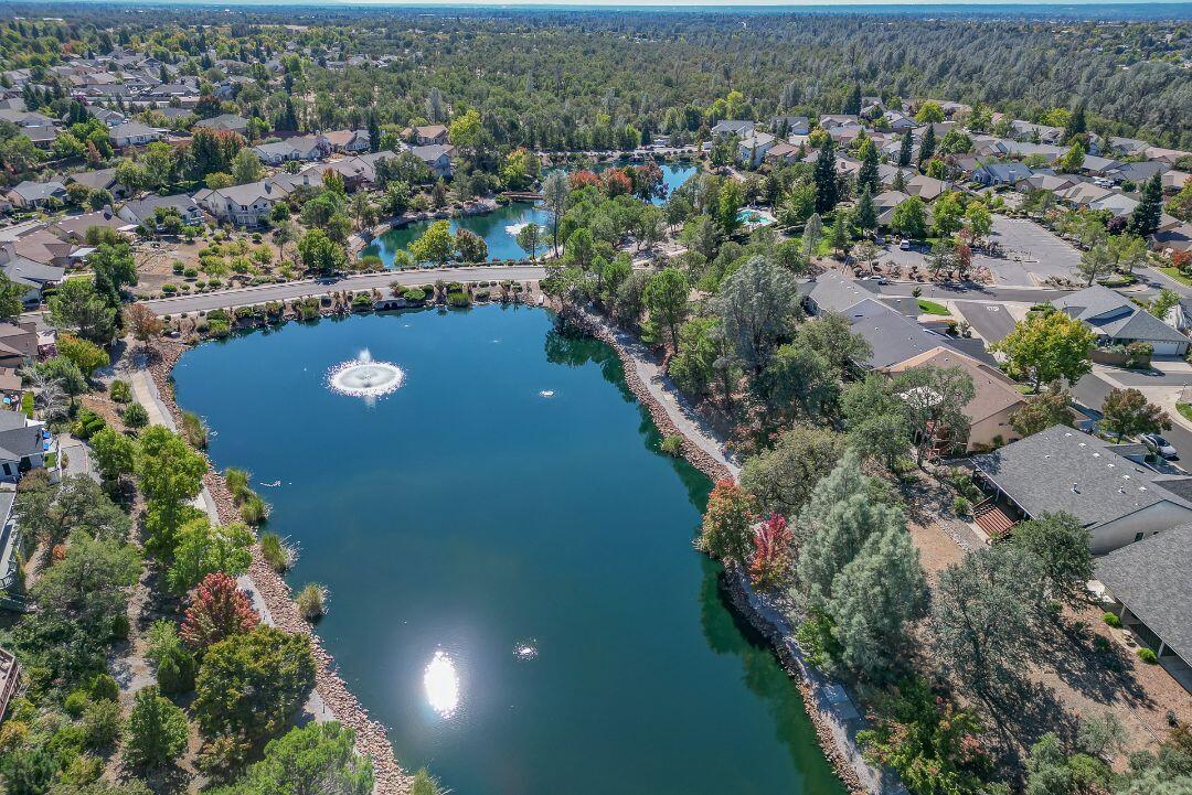 380 Franciscan Trail Redding, CA 96003 - Photo 64 of 78 an aerial view of residential houses with outdoor space and trees