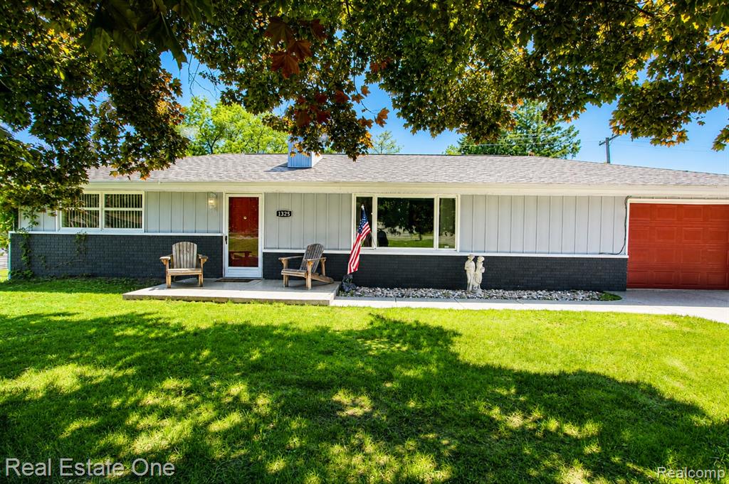 1325 South Hospital Road Waterford, MI 48327 - Photo 2 of 54