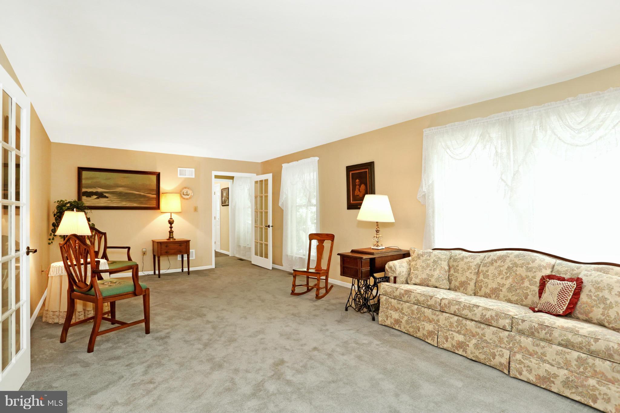 10275 Highland School Road Frederick, MD 21702 - Photo 13 of 30 Living Room