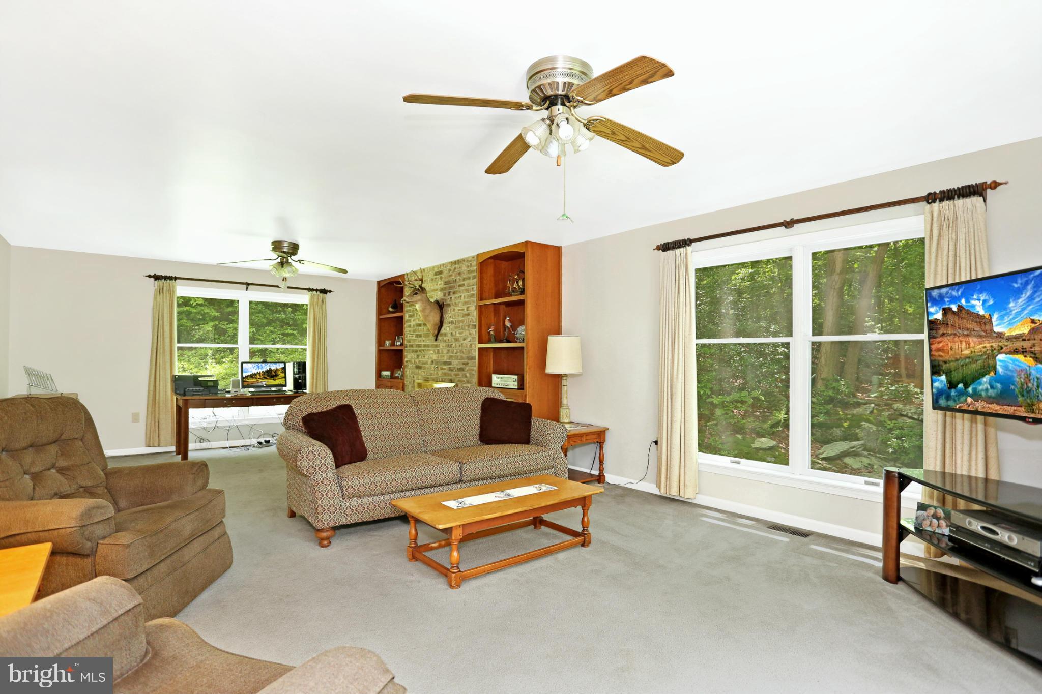 10275 Highland School Road Frederick, MD 21702 - Photo 10 of 30 Family Room
