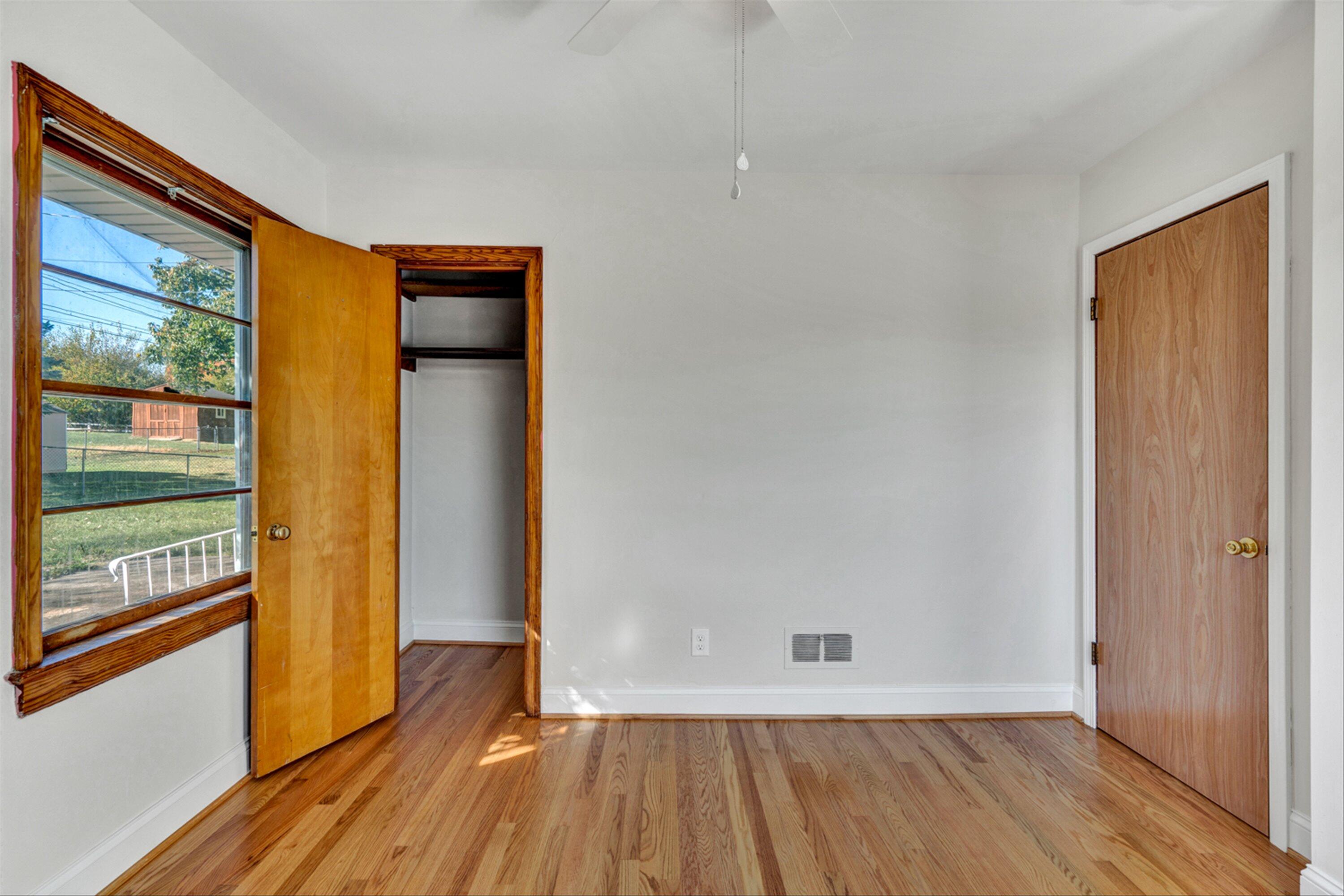 5736 Darby Road Roanoke, VA 24012 - Photo 11 of 31 11-DSC6465
