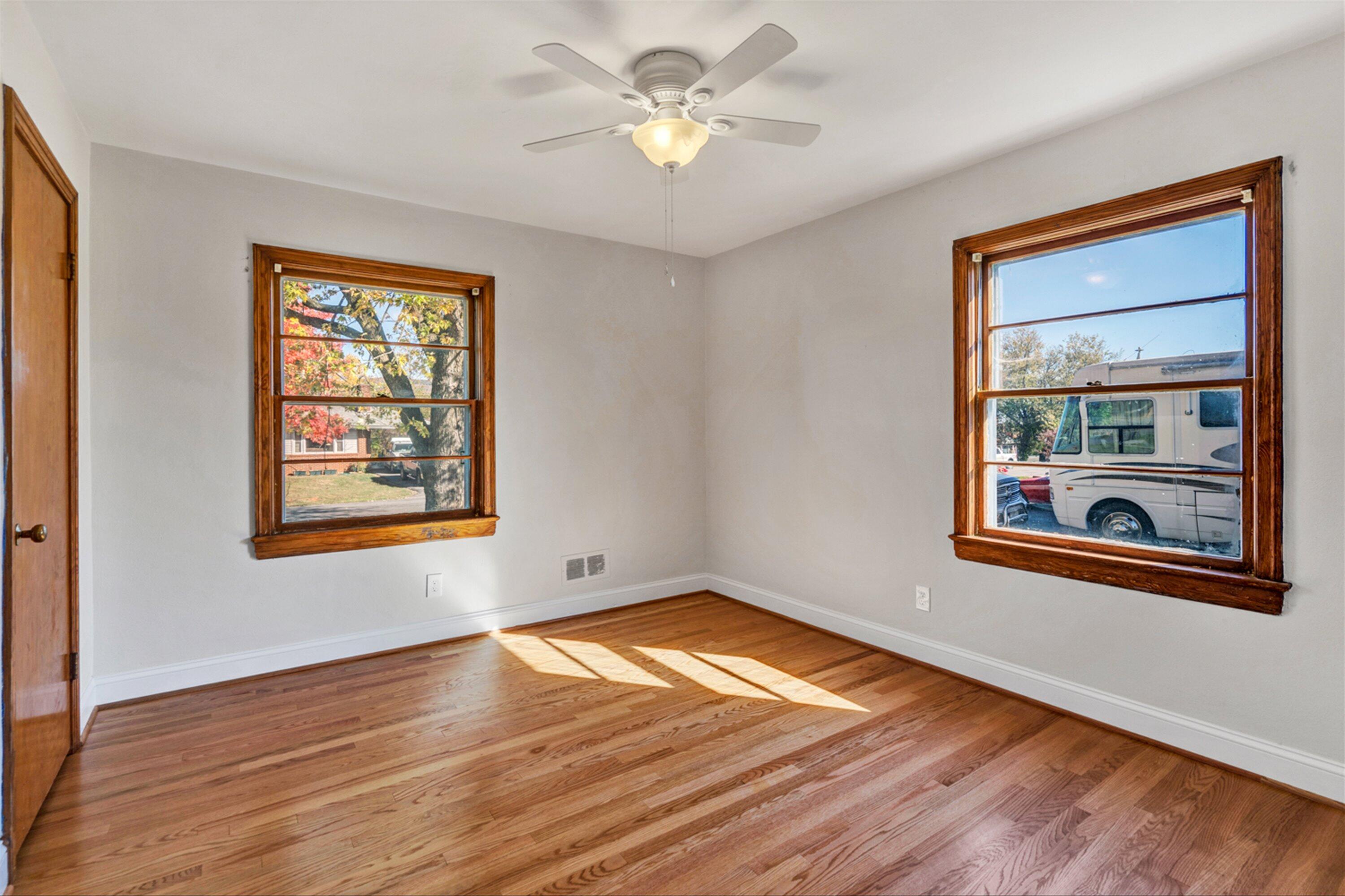 5736 Darby Road Roanoke, VA 24012 - Photo 15 of 31 15-DSC6477