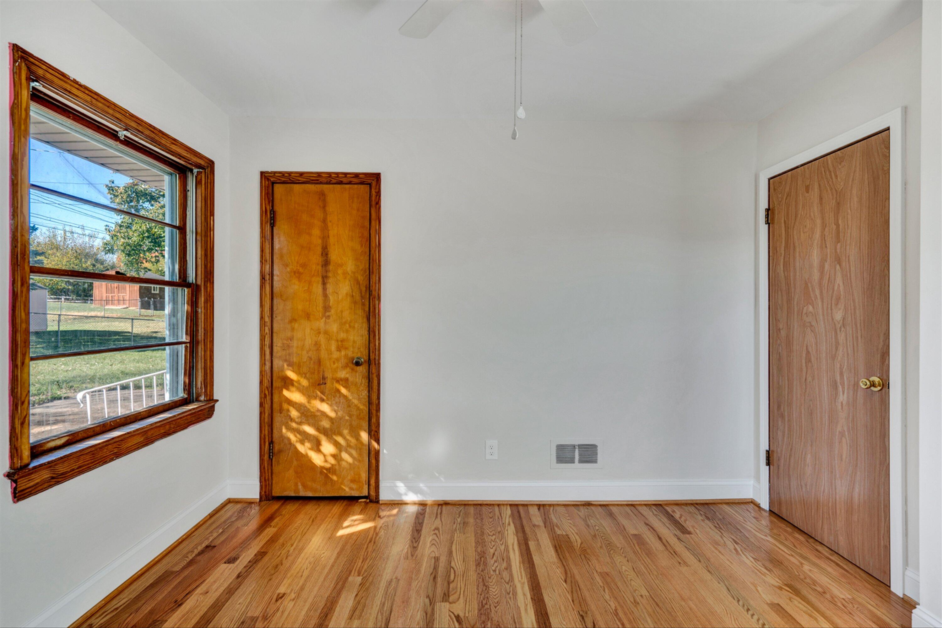 5736 Darby Road Roanoke, VA 24012 - Photo 10 of 31 10-DSC6462