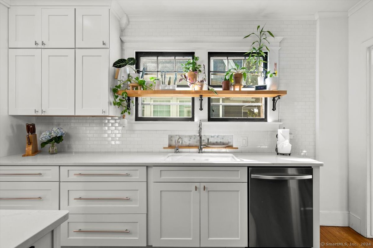 37 Harmon Street Hamden, CT 06517 - Photo 8 of 36