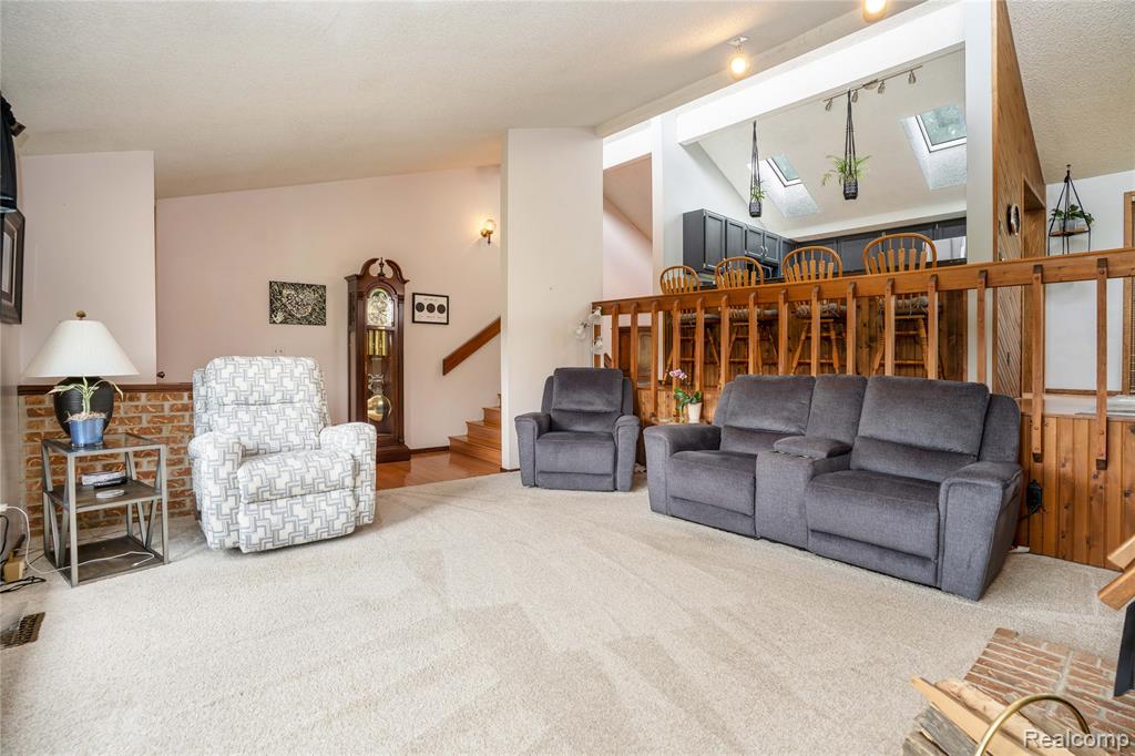2725 Cooley Lake Road Highland, MI 48356 - Photo 14 of 63