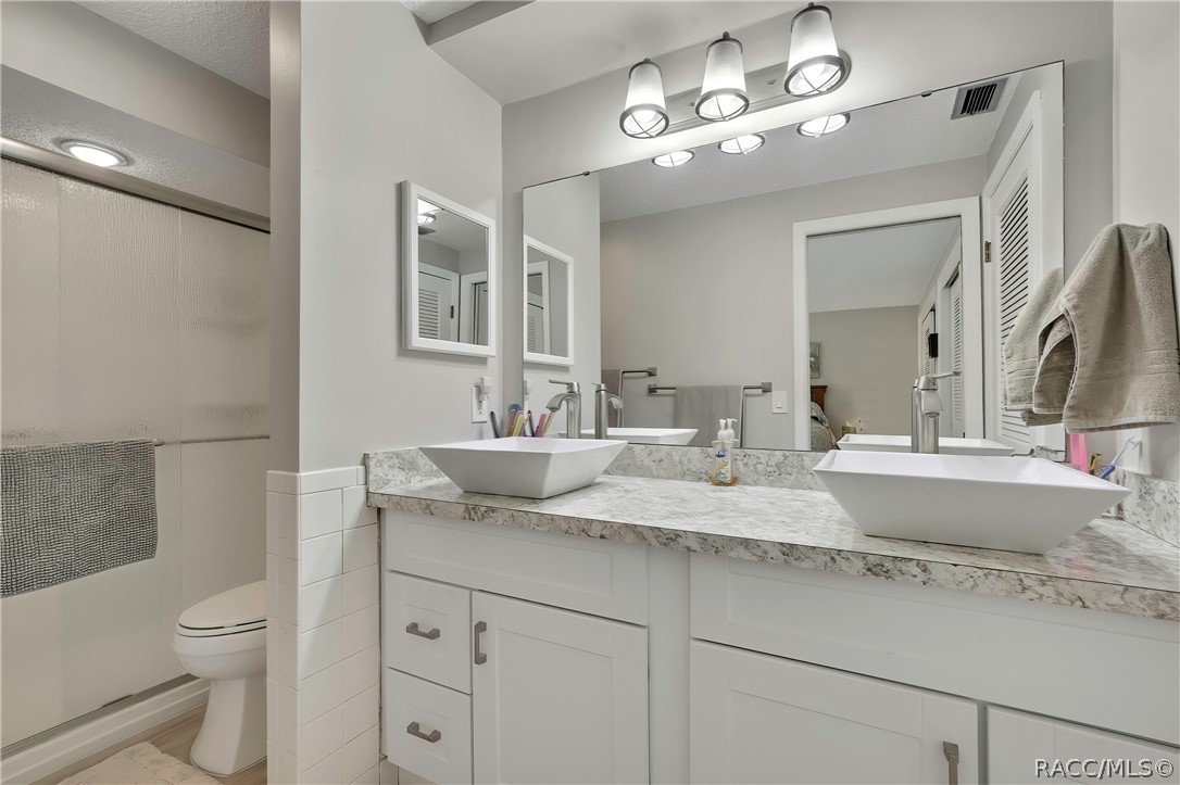 2 Quail Run Homosassa, FL 34446 - Photo 24 of 36 Primary ensuite bathroom