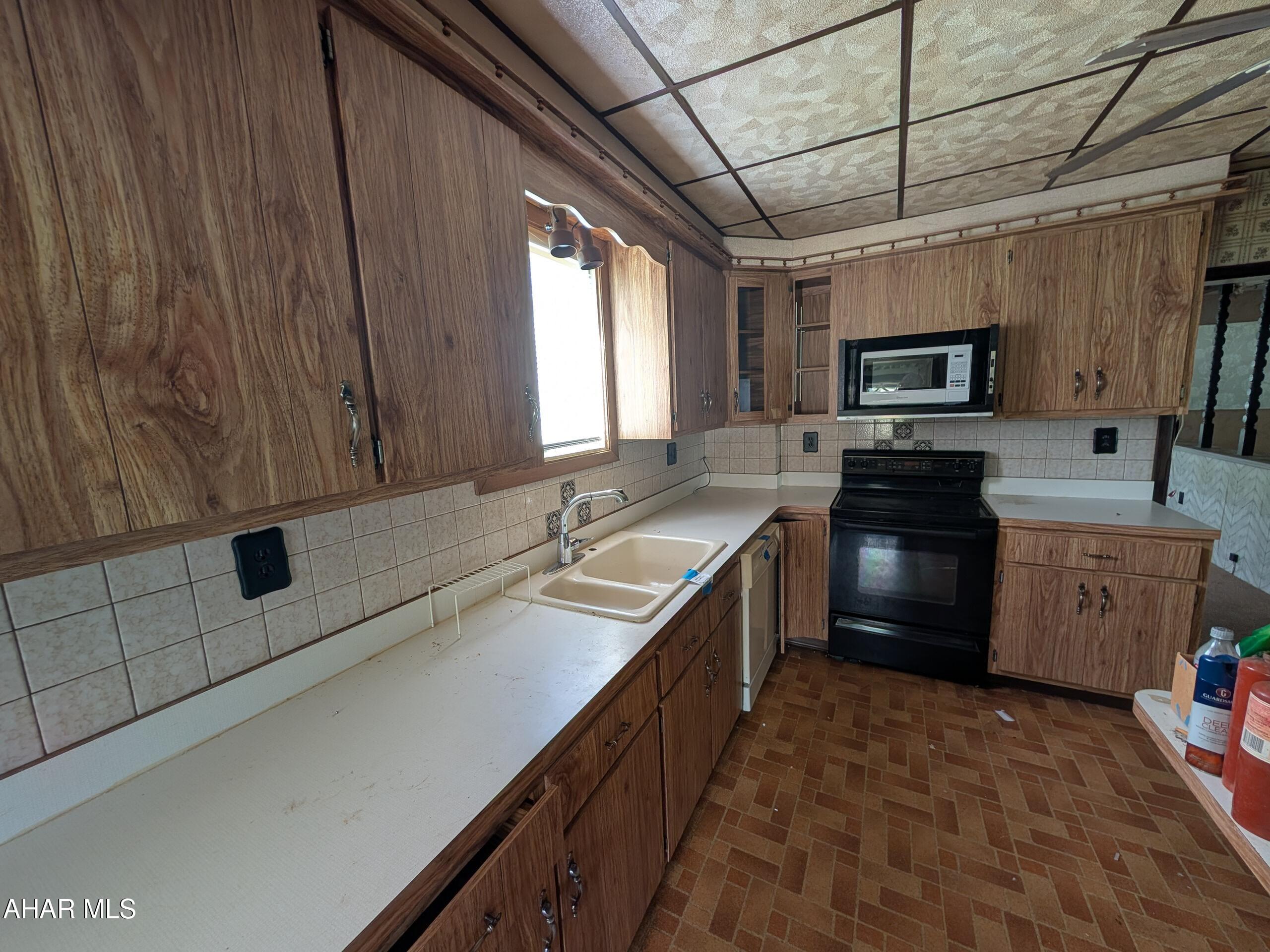 1603 Springhill Road Portage, PA 15946 - Photo 17 of 31