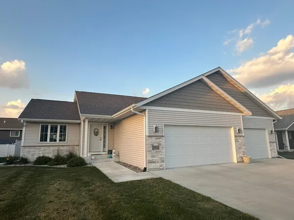 $439,900 | 2004 Bluestem Drive, Mankato, MN 56001