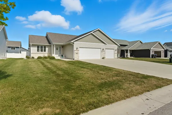 $439,900 | 2004 Bluestem Drive, Mankato, MN 56001