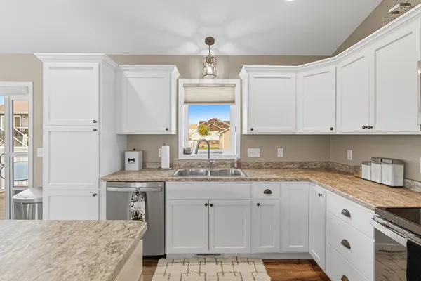 $439,900 | 2004 Bluestem Drive, Mankato, MN 56001