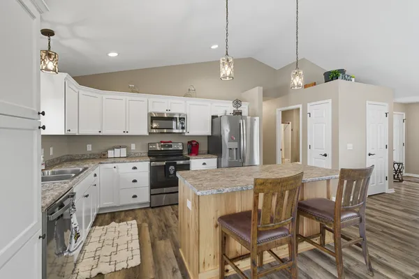 $439,900 | 2004 Bluestem Drive, Mankato, MN 56001