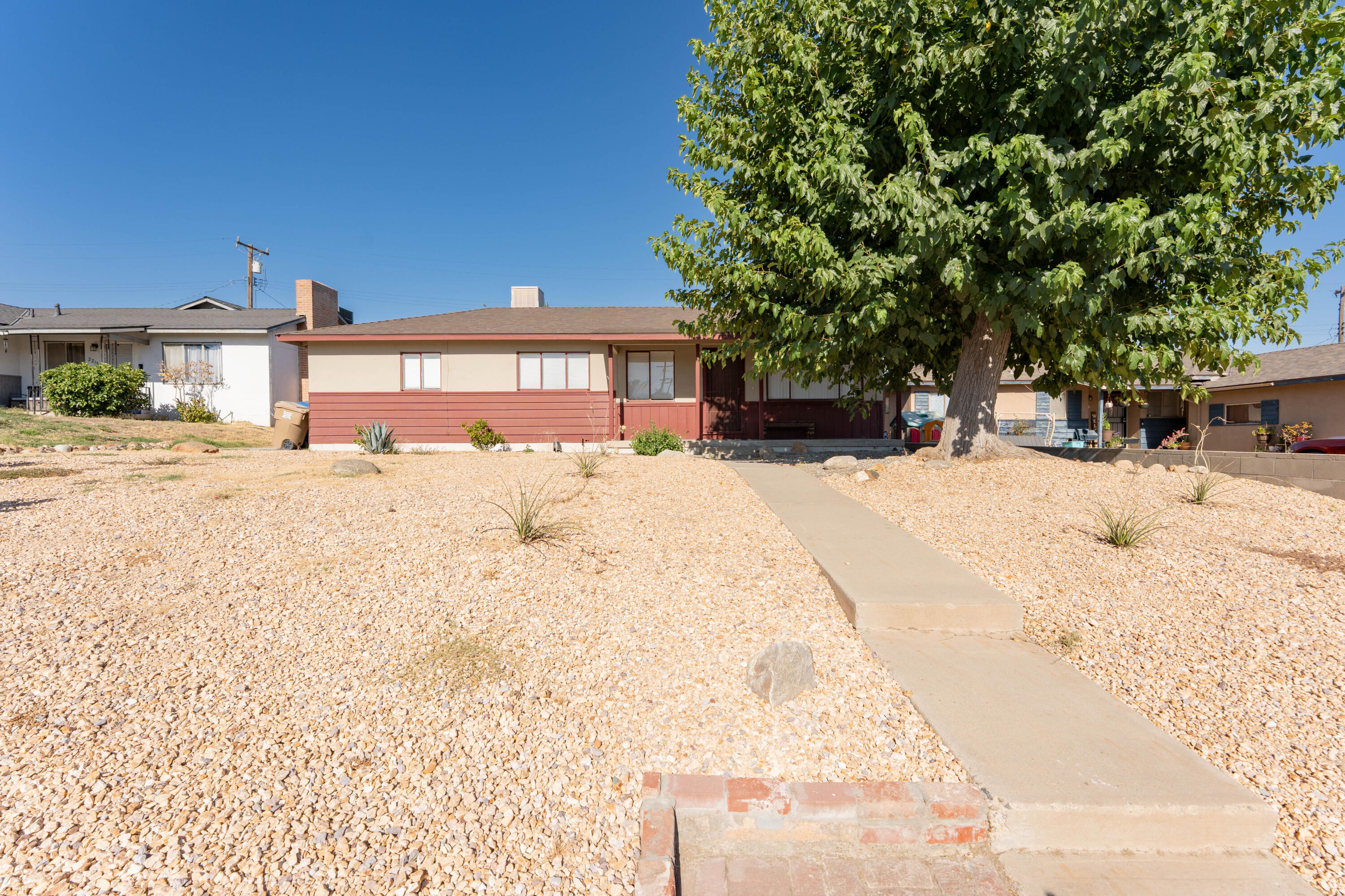 2209 Fairfax Road Bakersfield, CA 93306 - Photo 2 of 37 2