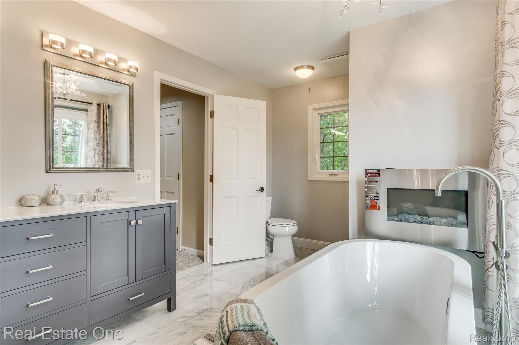 2802 Eagle Drive Rochester, MI 48309 - Photo 59 of 78 Interiors (56 of 69).jpg