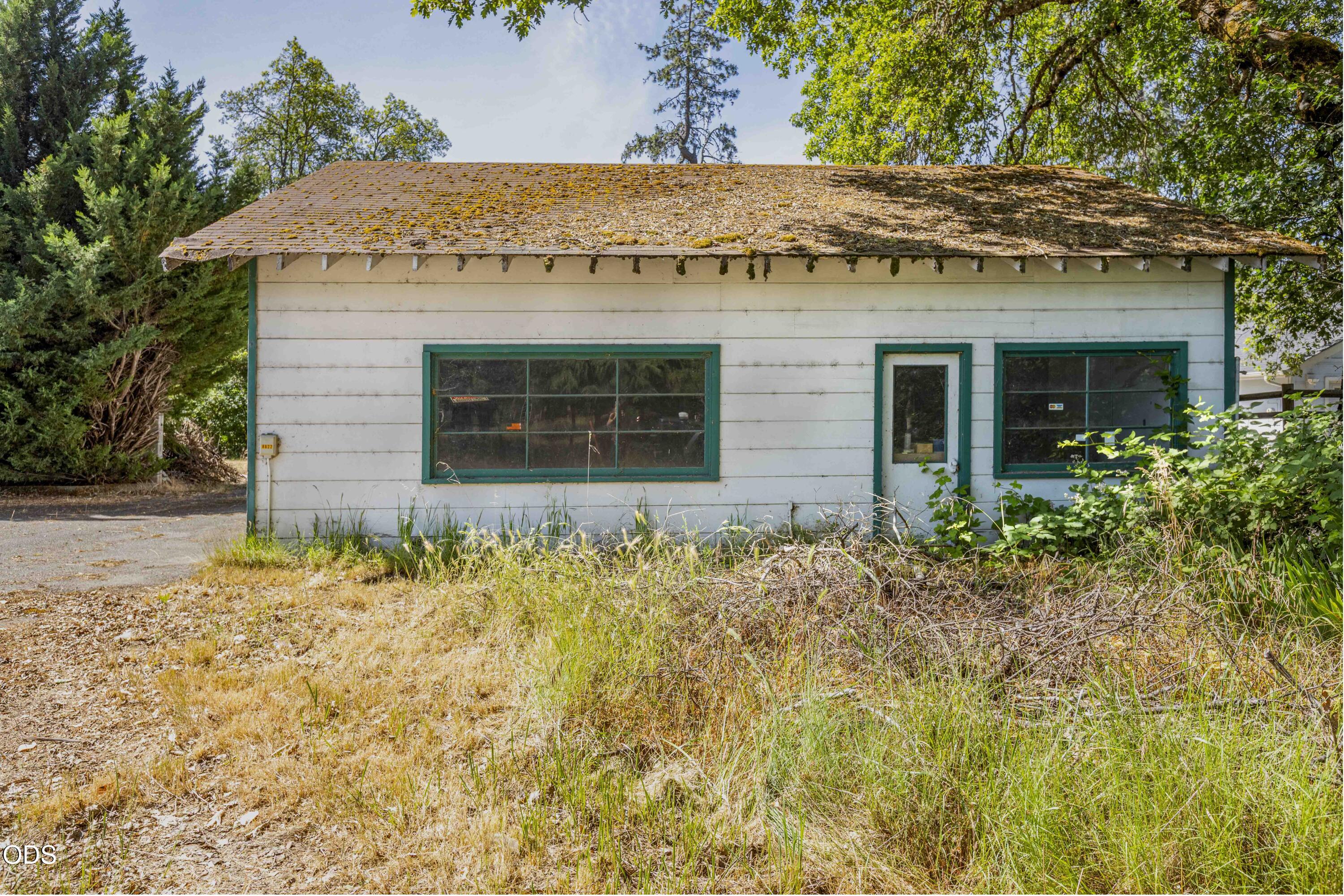 8622 East Evans Creek Road Rogue River, OR 97537 - Photo 7 of 18