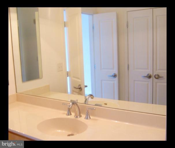 1001 L Street Northwest, Unit 804 Washington, DC 20001 - Photo 15 of 20 Bath (Master)