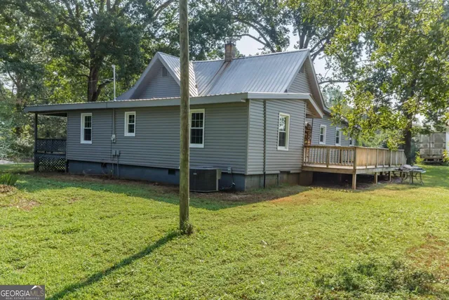 a view of an house with backyard space and swimming pool