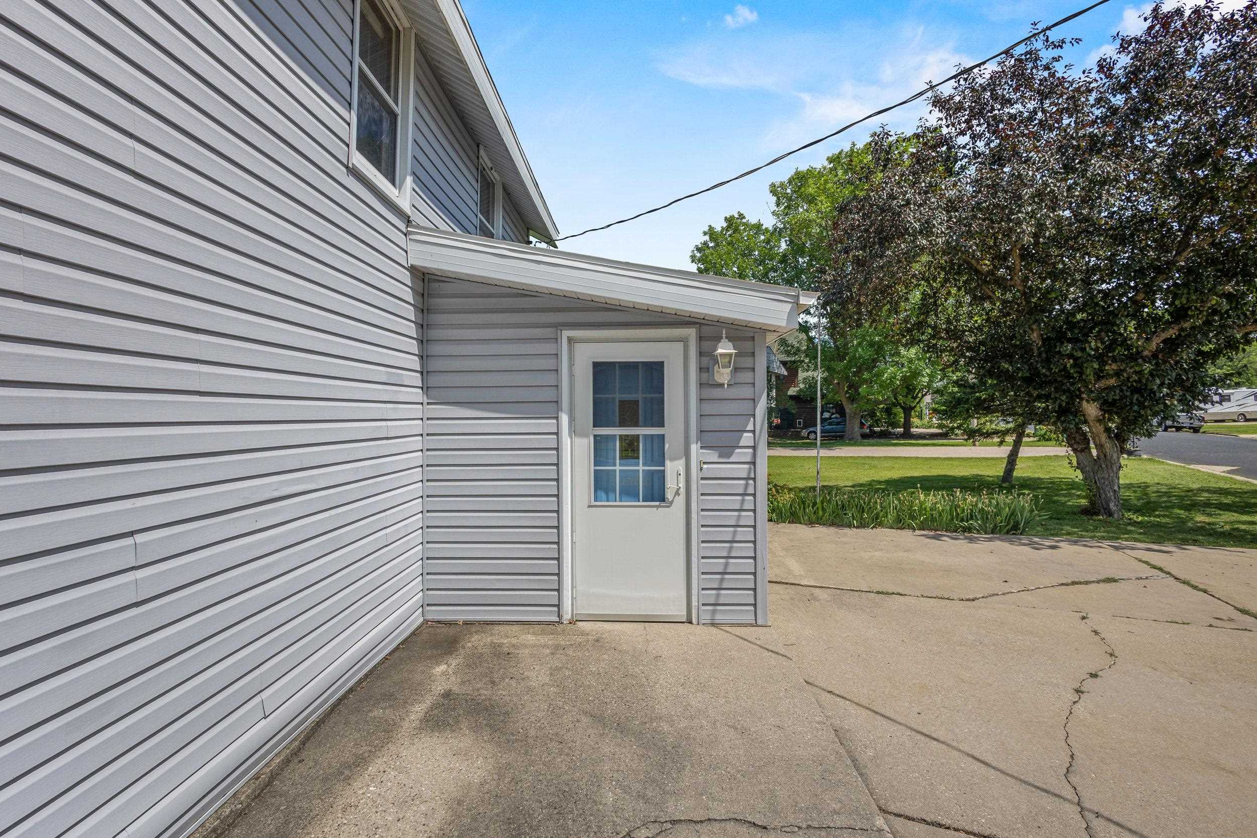 5904 Lake Edge Road McFarland, WI 53558 - Photo 5 of 49