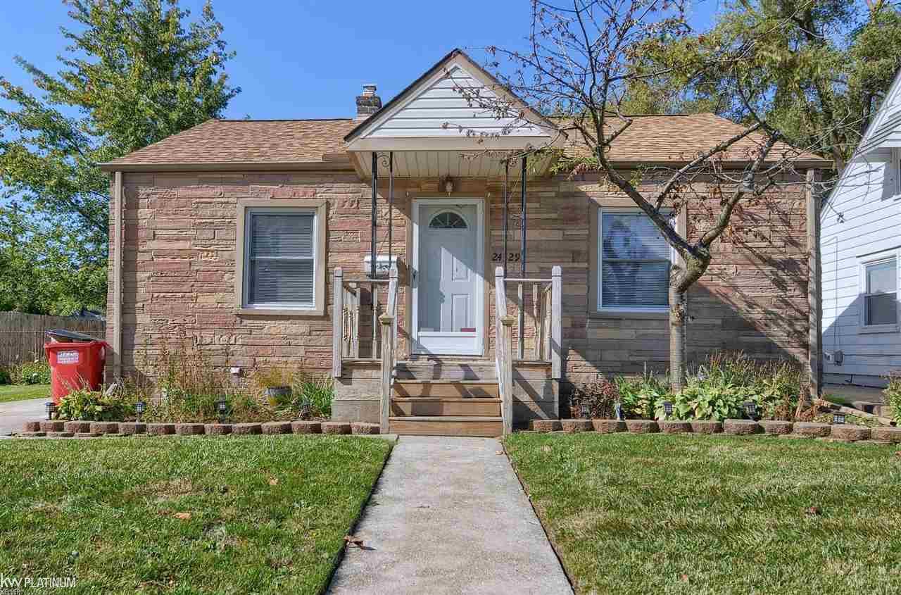 24329 Dale Avenue Eastpointe, MI 48021 - Photo 1 of 24 50026592.JPG