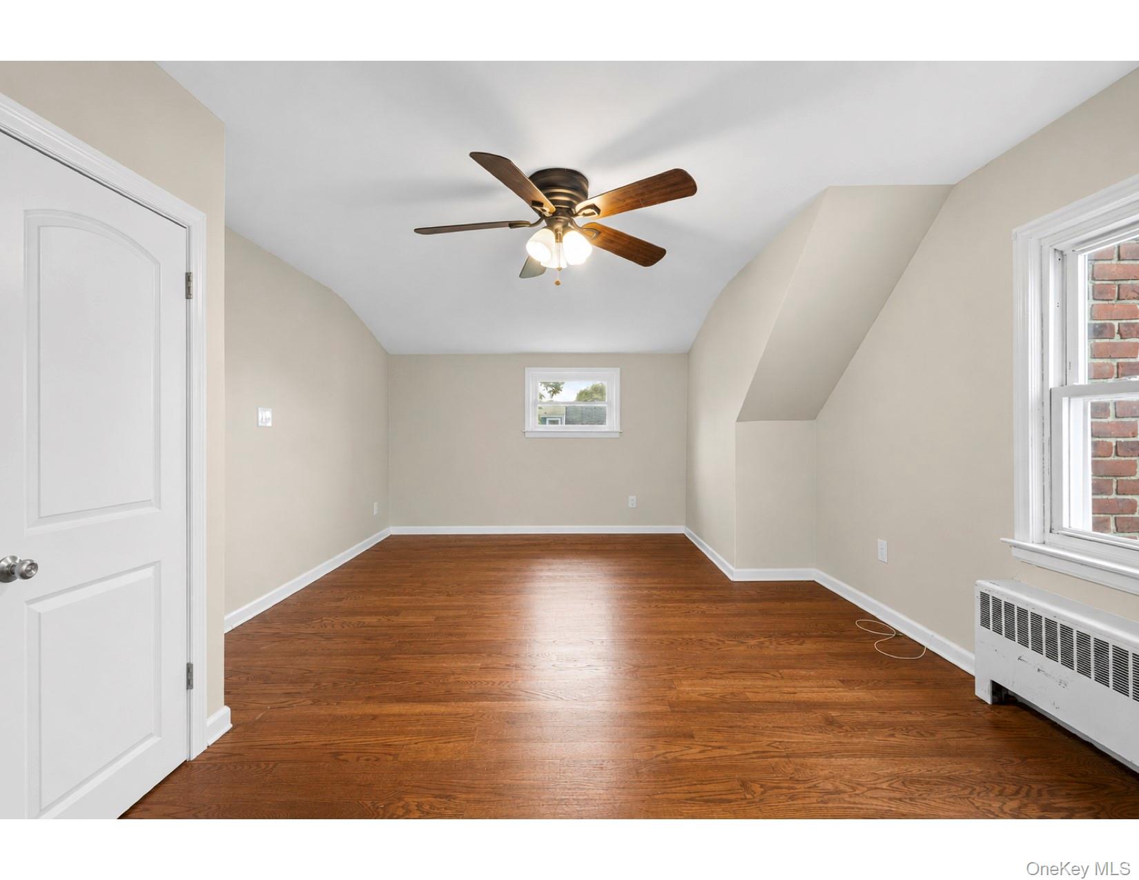 85 Todd Road Valley Stream, NY 11580 - Photo 20 of 29