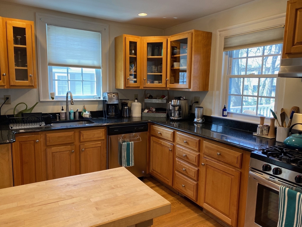 22 Cleveland Road Wellesley, MA 02481 - Photo 2 of 22