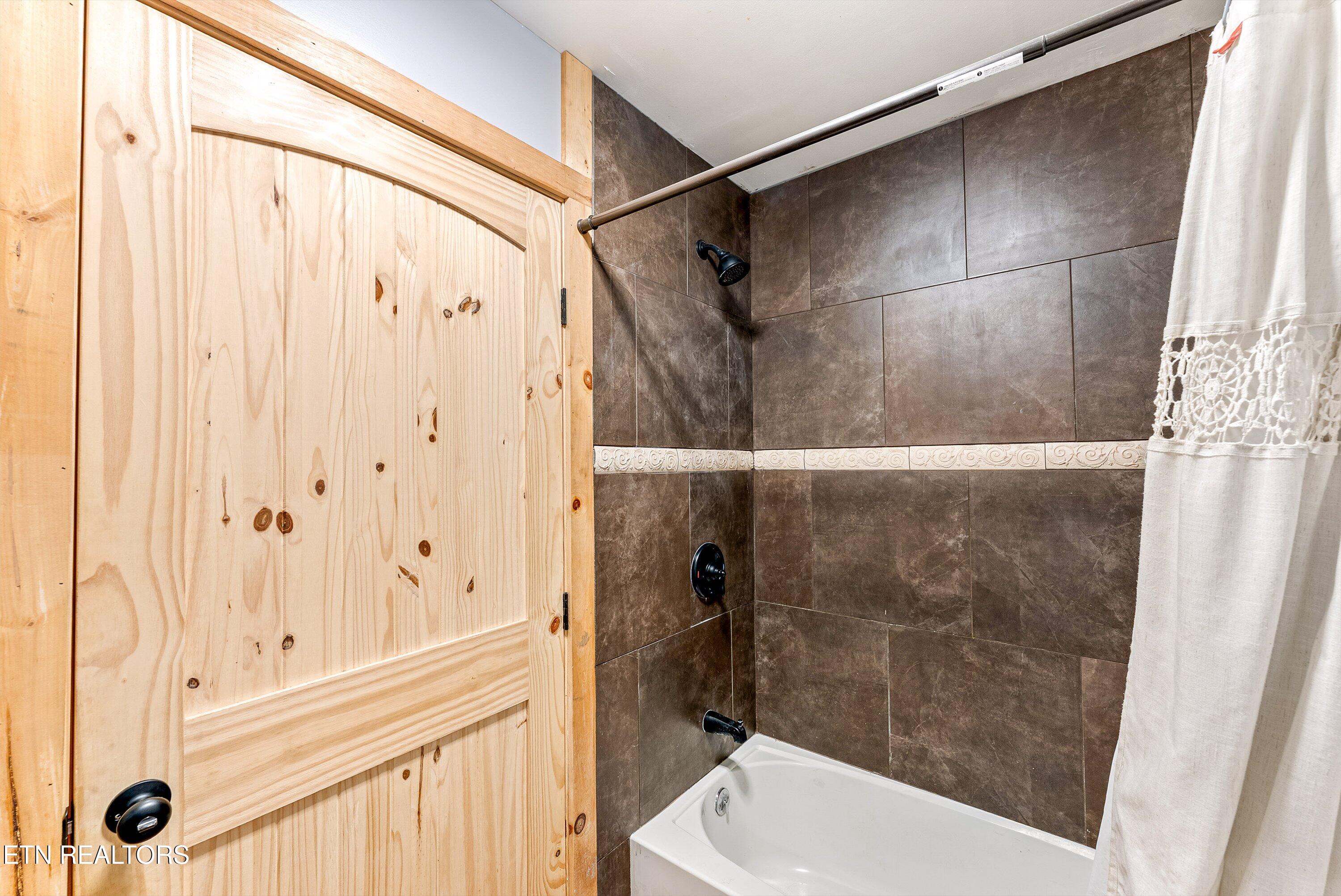 8521 Parker Road Corryton, TN 37721 - Photo 30 of 53 Main-1st Bathroom