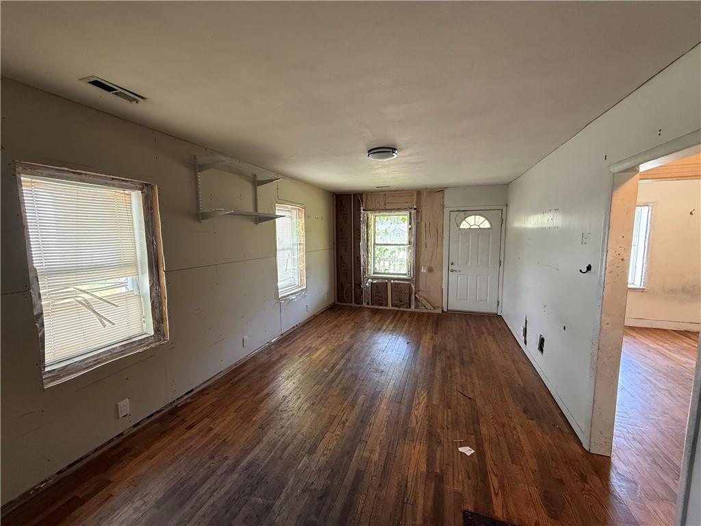 2904 Northeast Parvin Road Kansas City, MO 64117 - Photo 2 of 16