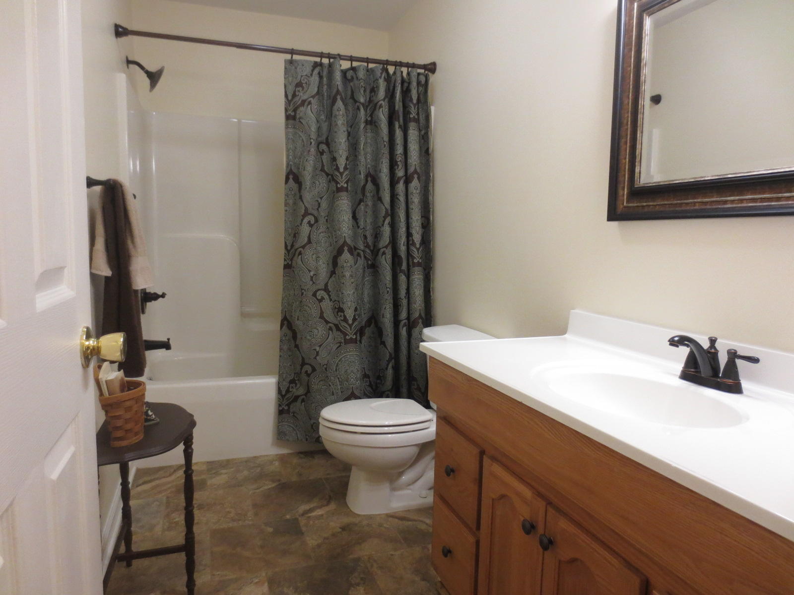 5480 Setter Road Roanoke, VA 24012 - Photo 16 of 20 Bathroom upper.JPG