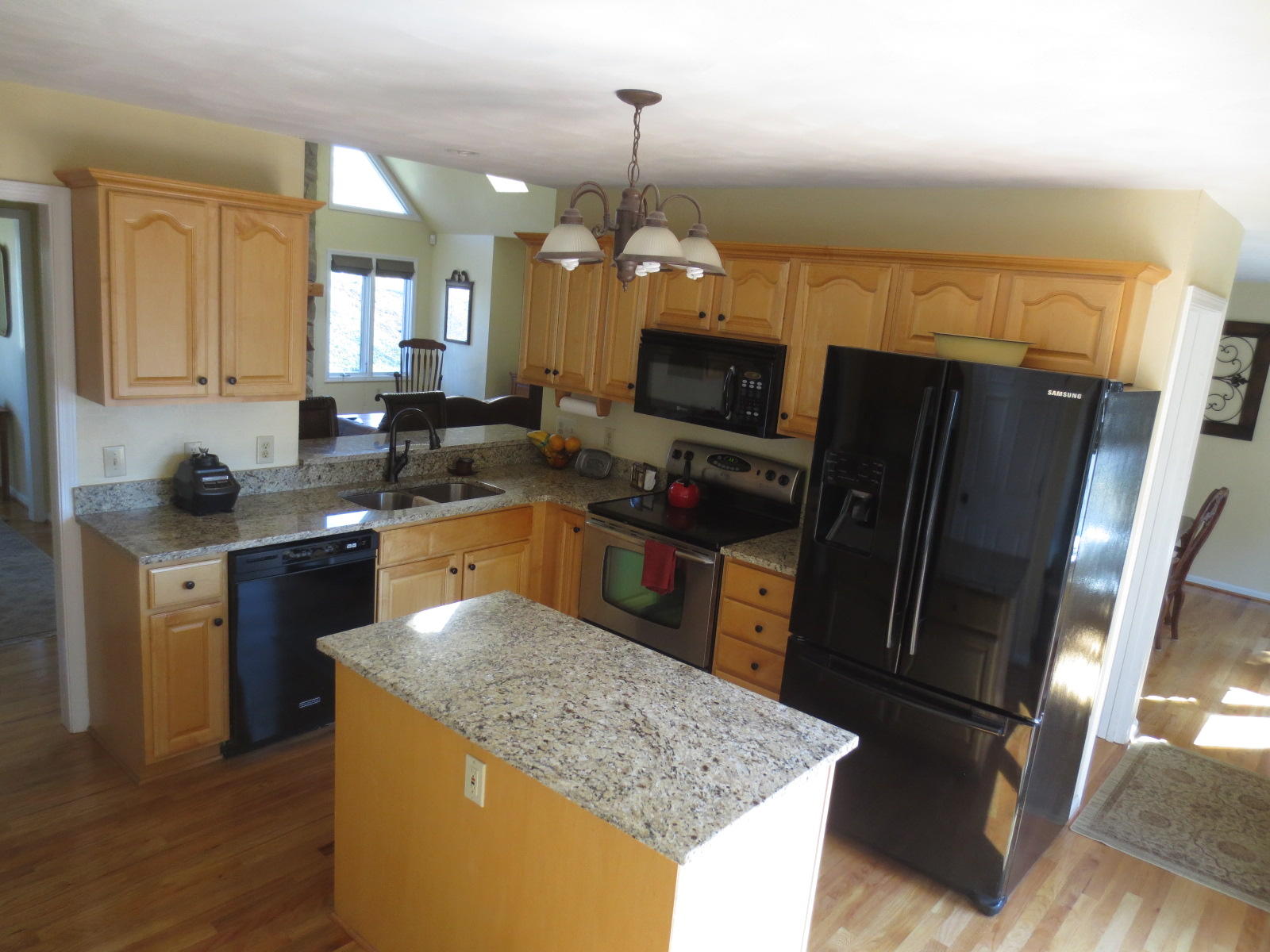 5480 Setter Road Roanoke, VA 24012 - Photo 5 of 20 Kitchen1.jpg