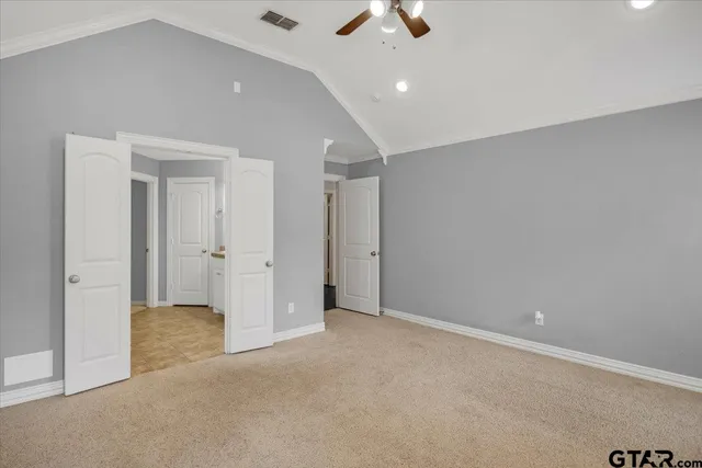 an empty room with a ceiling fan and closet area