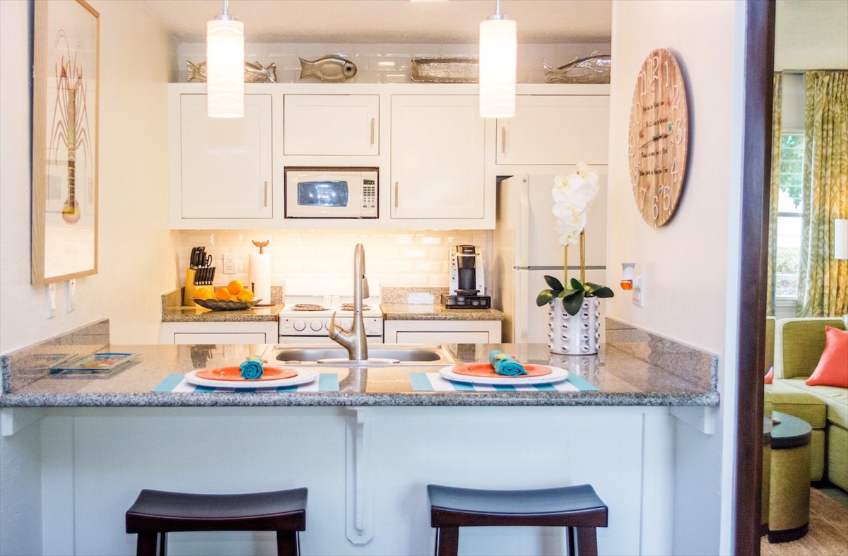 5-25 Aleka Loop, Unit J6 Kapaa, HI 96746 - Photo 3 of 17 a dining room with cabinet and a table