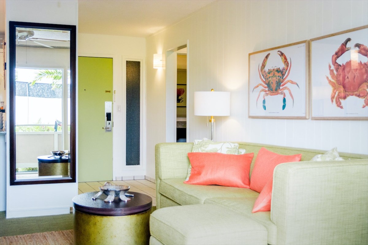 5-25 Aleka Loop, Unit J6 Kapaa, HI 96746 - Photo 9 of 17 a living room with furniture and a painting on the wall