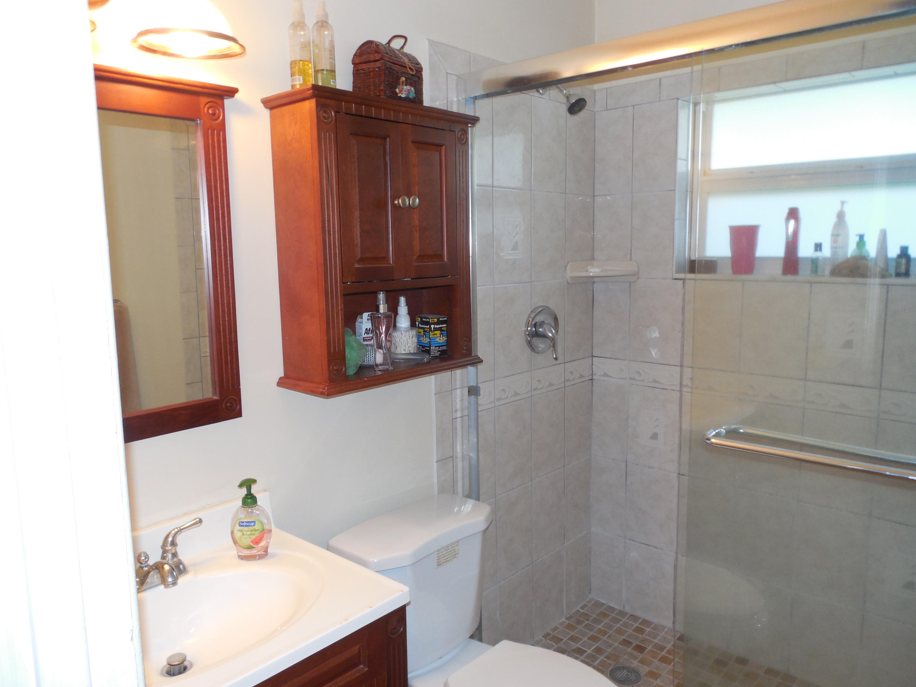 3329 Grove Road Palm Beach Gardens, FL 33410 - Photo 8 of 28 Guest Bath