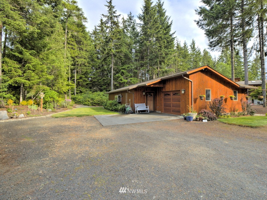 953 East Phillips Lake Loop Road Shelton, WA 98584 - Photo 4 of 25 Gallery Image 4