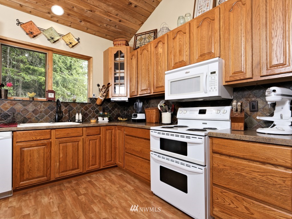 953 East Phillips Lake Loop Road Shelton, WA 98584 - Photo 9 of 25 Gallery Image 9