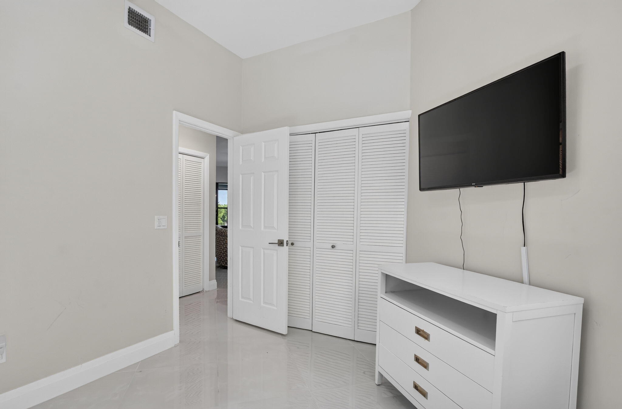 7535 La Paz Boulevard, Unit 306 Boca Raton, FL 33433 - Photo 27 of 37 2nd bedroom