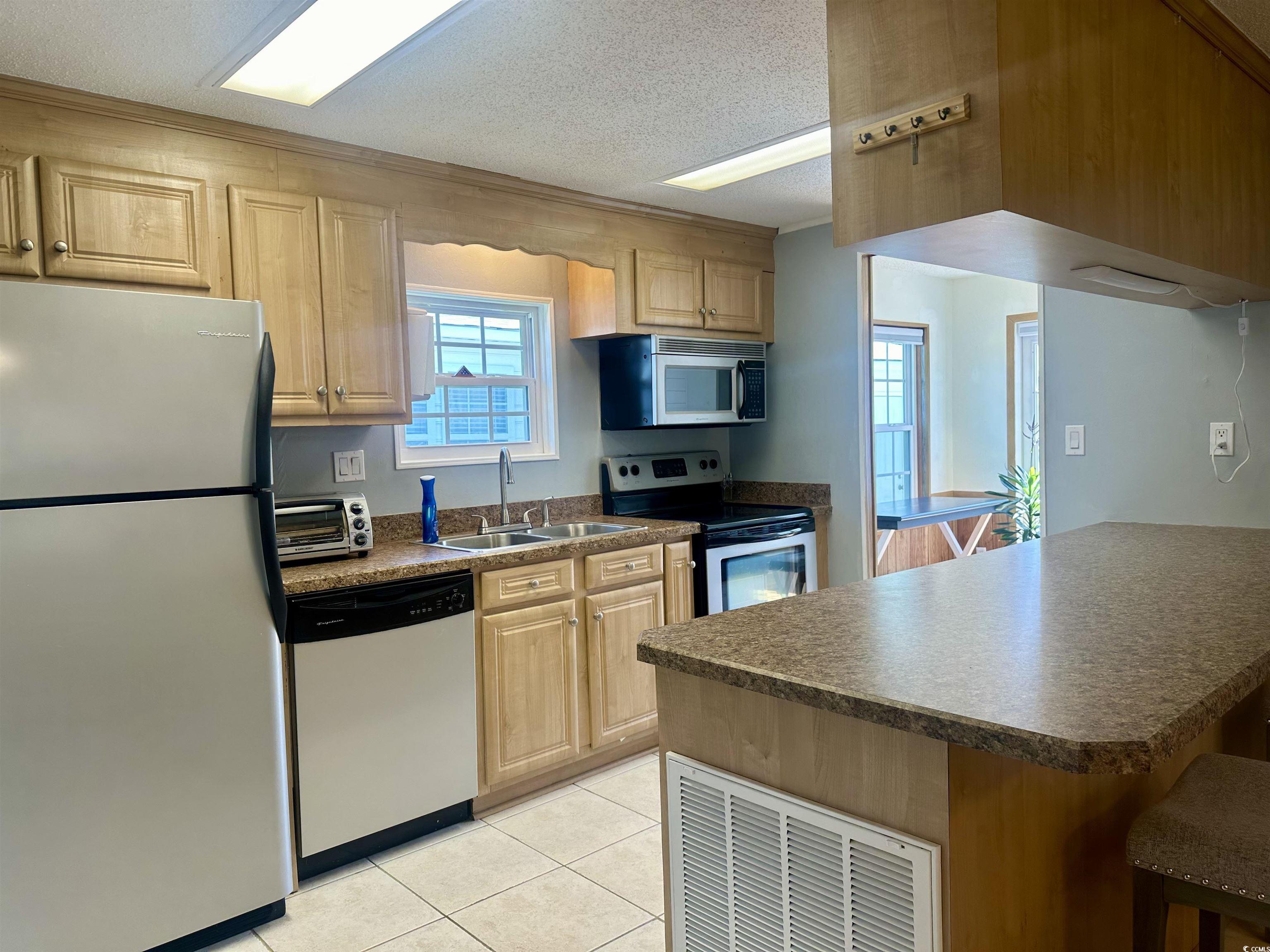 454 Sandpebble Surfside Beach, SC 29575 - Photo 8 of 36 Gallery Image 8
