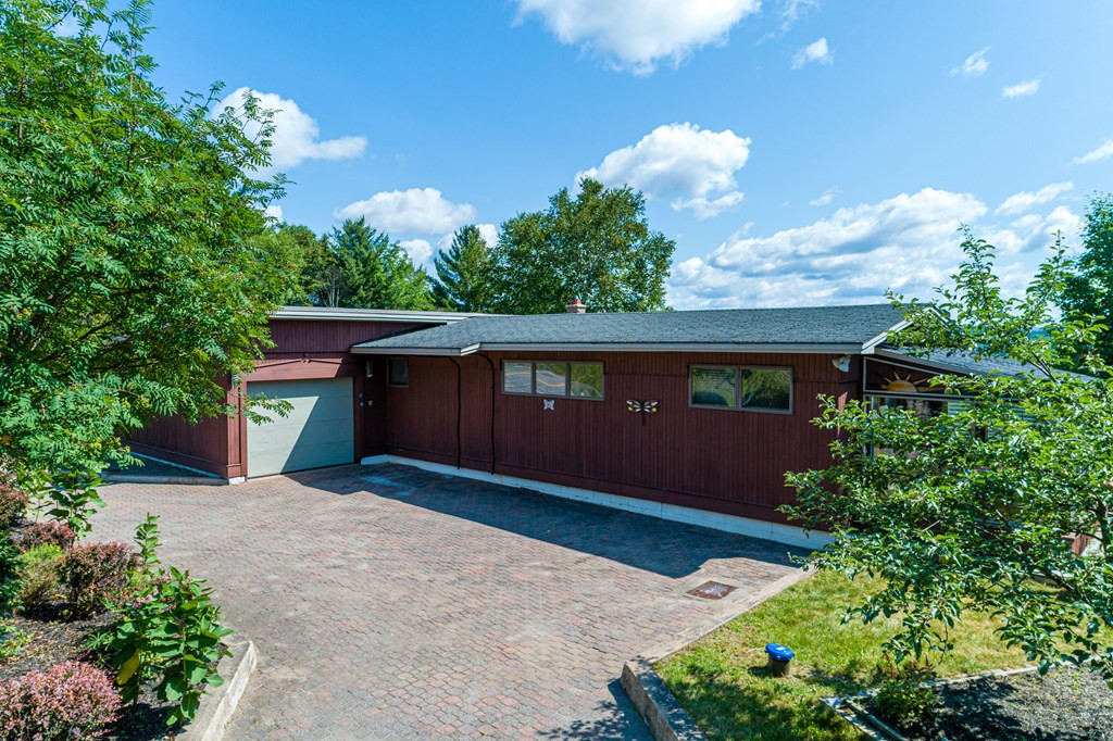 243 Trudeau Road Saranac Lake, NY 12983 - Photo 3 of 27 Gallery Image 3