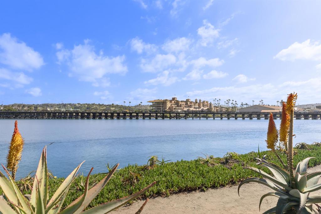 2923 Sandy Pointe, Unit 8 Del Mar, CA 92014 - Photo 3 of 16
