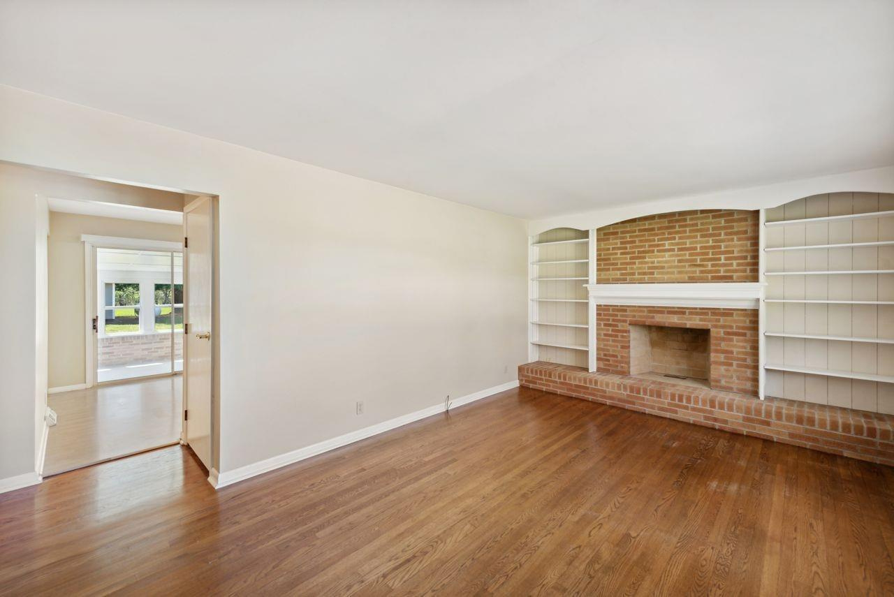 809 Locust Corner Road Cincinnati, OH 45245 - Photo 4 of 37 Gallery Image 4