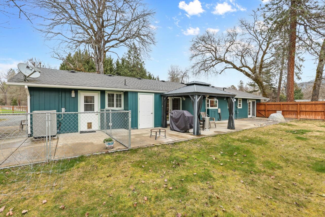 149 Queens Branch Road Rogue River, OR 97537 - Photo 3 of 48 EP1A6705 Large