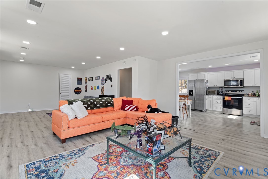7547 Media Park Road Henrico, VA 23231 - Photo 5 of 24 a living room with furniture and kitchen view