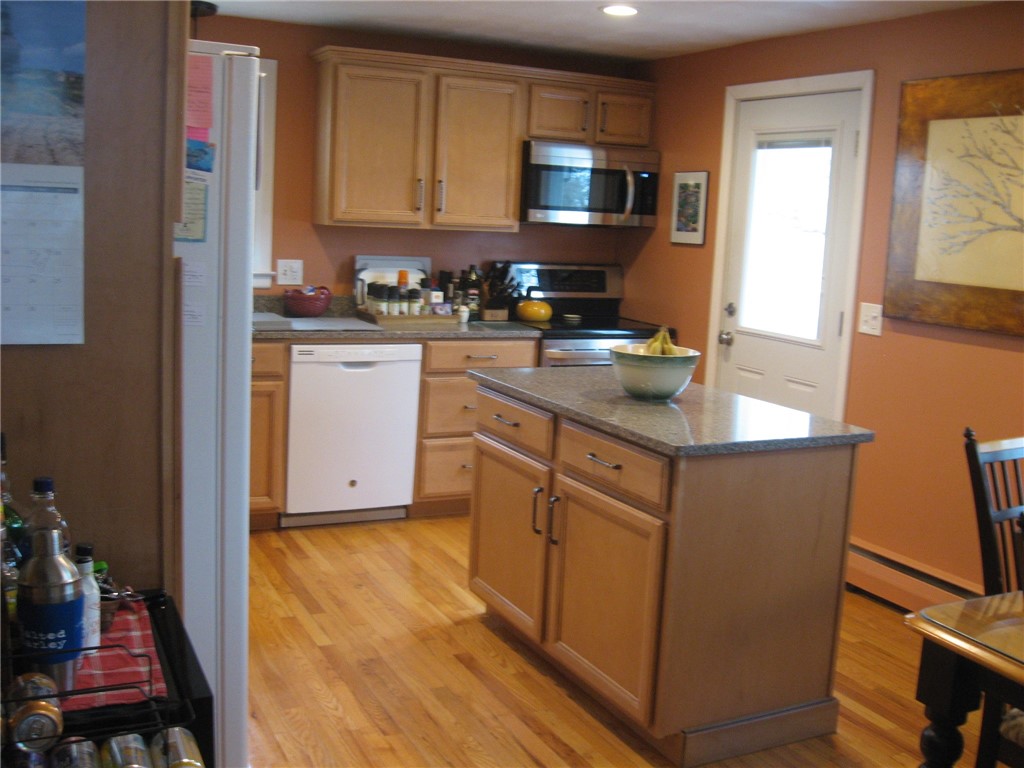 40 Riverdale Road Westerly, RI 02891 - Photo 8 of 31 Gallery Image 8
