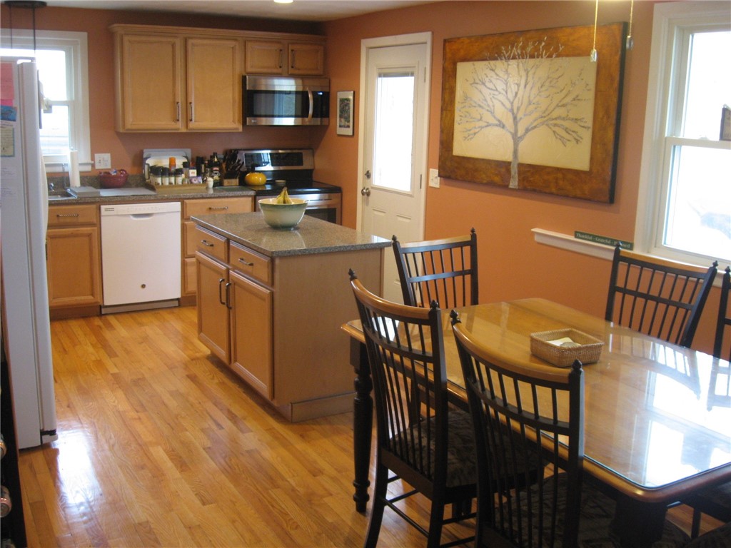 40 Riverdale Road Westerly, RI 02891 - Photo 9 of 31 Gallery Image 9