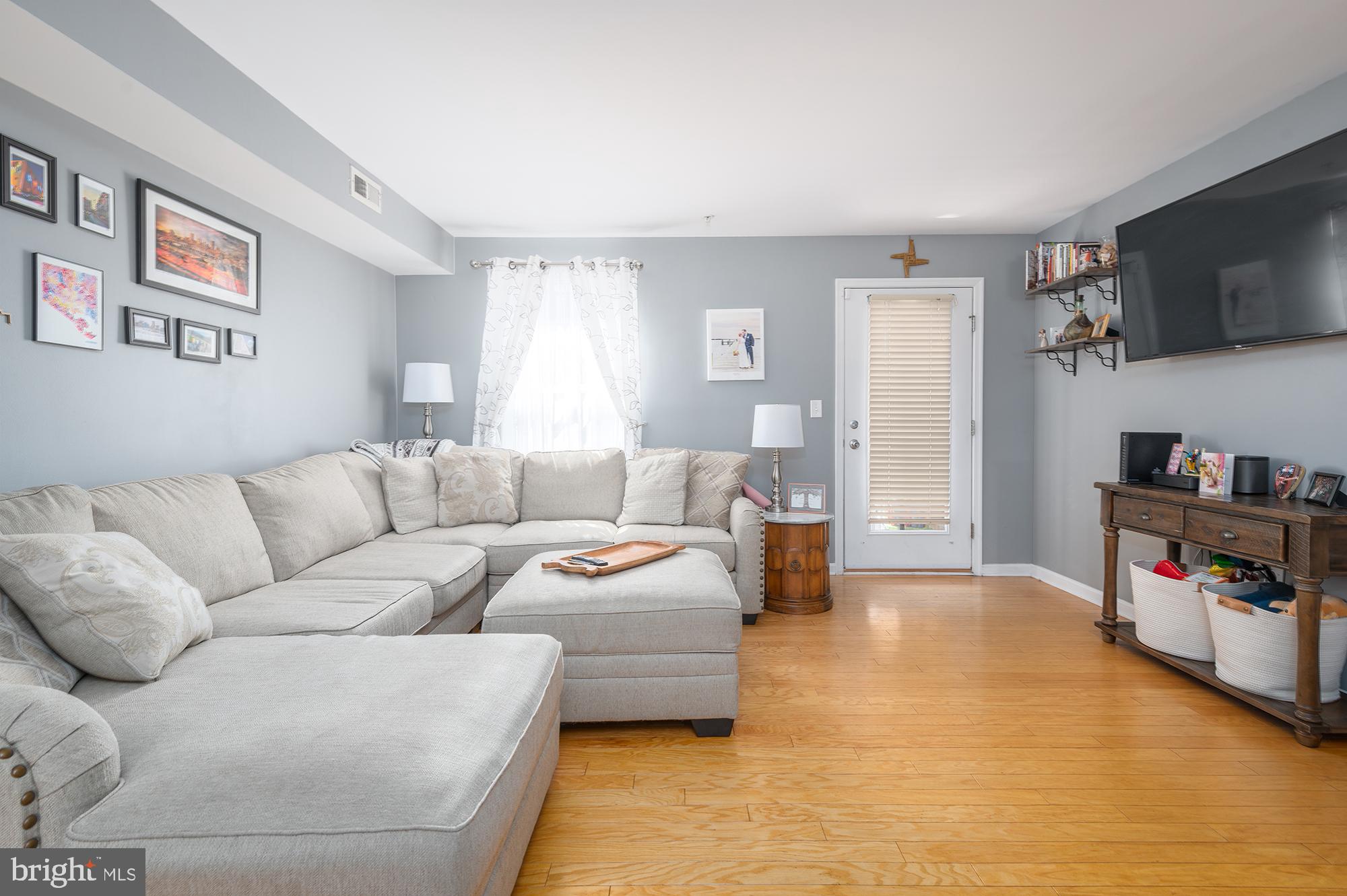 4628 Dillon Street Baltimore, MD 21224 - Photo 5 of 29