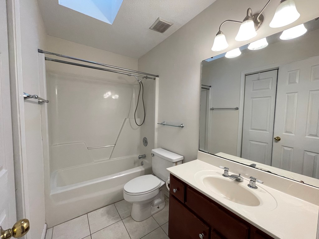 108 Rochelle Court Dothan, AL 36305 - Photo 14 of 25 Guest Bath