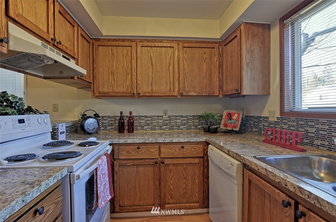 18910 Bothell Everett Highway, Unit E4 Bothell, WA 98012 - Photo 3 of 21
