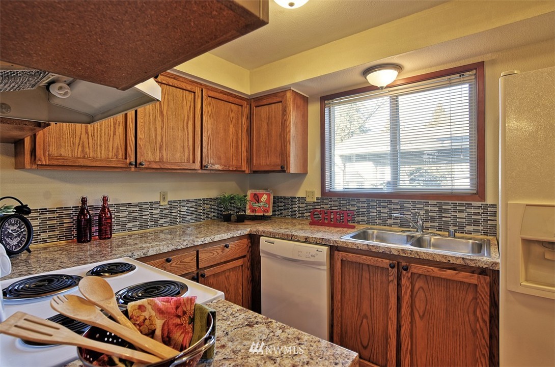 18910 Bothell Everett Highway, Unit E4 Bothell, WA 98012 - Photo 4 of 21