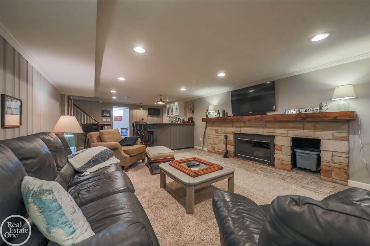 652 Middlesex Road Grosse Pointe, MI 48230 - Photo 52 of 75 50010366-51.JPG