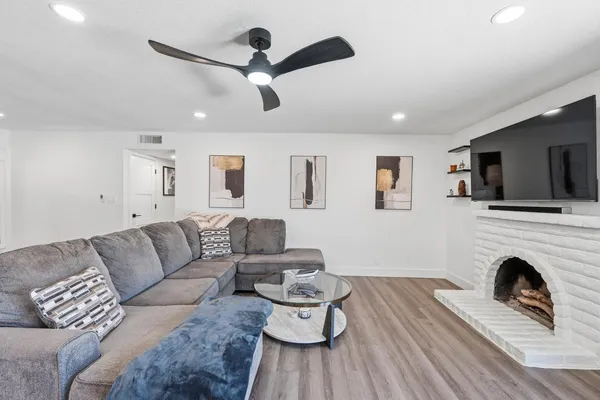 $2,800 | 3968 West Hearn Road, Phoenix, AZ 85053